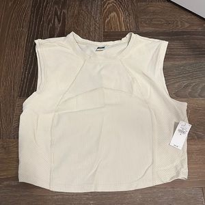 NWT Old Navy power soft go-dry crop shirt in size M.